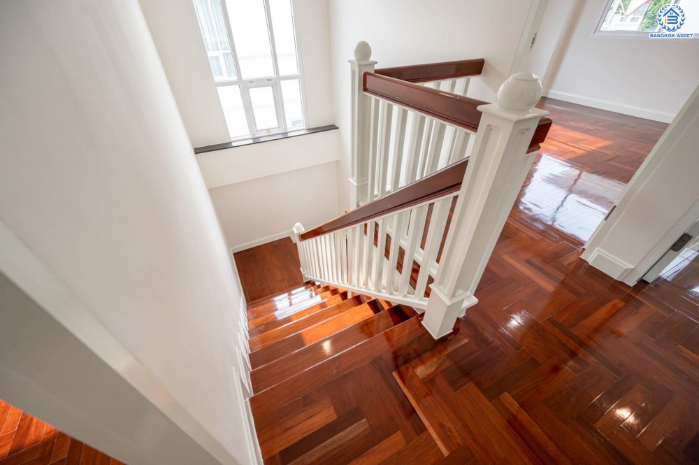 บ้านมือสองตกแต่งใหม่ แบรนด์คุณภาพจาก Property Perfect โครงการ เพอร์เฟคเพลส พระราม5-ราชพฤกษ์ ครบทุกการใช้ชีวิตบนเนื้อที่ 60.7 ตร.ว. ฟังก์ชัน 3 ห้องนอน 3 ห้องน้ำ 2 ที่จอดรถ บรรยากาศร่มรื่น facility ครบ! บนทำเลคุณภาพ ใกล้วงเวียนพระราม5 และจุดขึ้นทางด่วน "ศรีรัช"